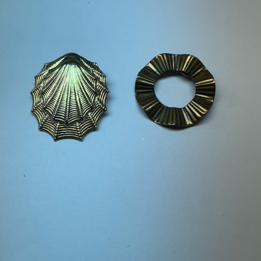 Vintage | Jeri Lou | Scarf Clips | Shell and Round Ribbon |  Signed